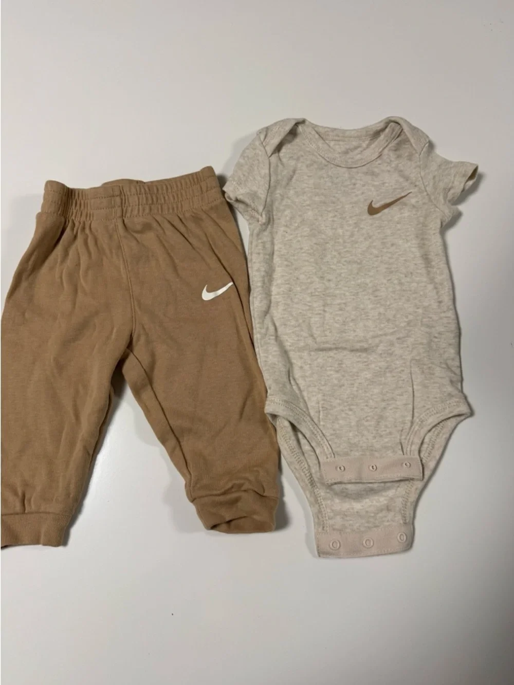 Nike Beige Bodysuit with Brown Pants Baby Set - Picture 3 of 7